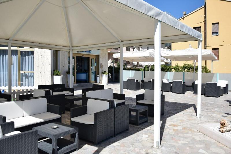 Hotel Petite Fleur Alba Adriatica Εξωτερικό φωτογραφία