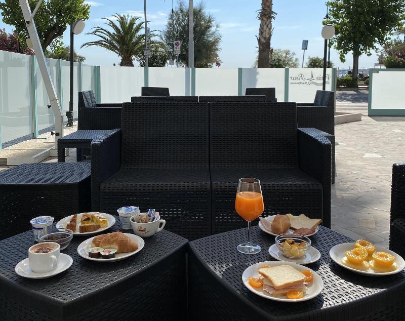 Hotel Petite Fleur Alba Adriatica Εξωτερικό φωτογραφία