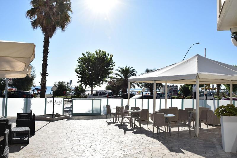 Hotel Petite Fleur Alba Adriatica Εξωτερικό φωτογραφία