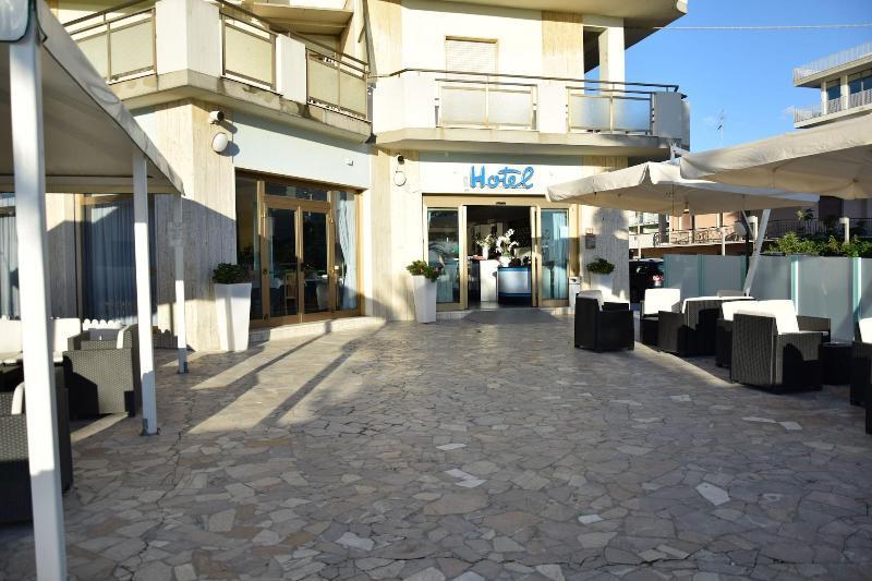 Hotel Petite Fleur Alba Adriatica Εξωτερικό φωτογραφία