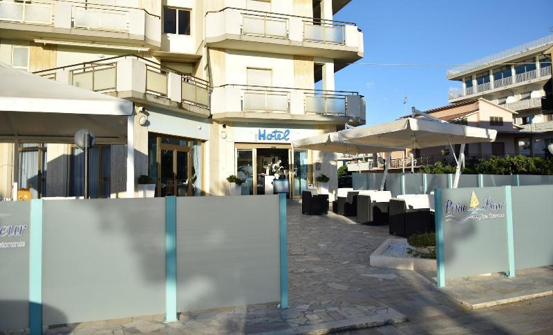 Hotel Petite Fleur Alba Adriatica Εξωτερικό φωτογραφία