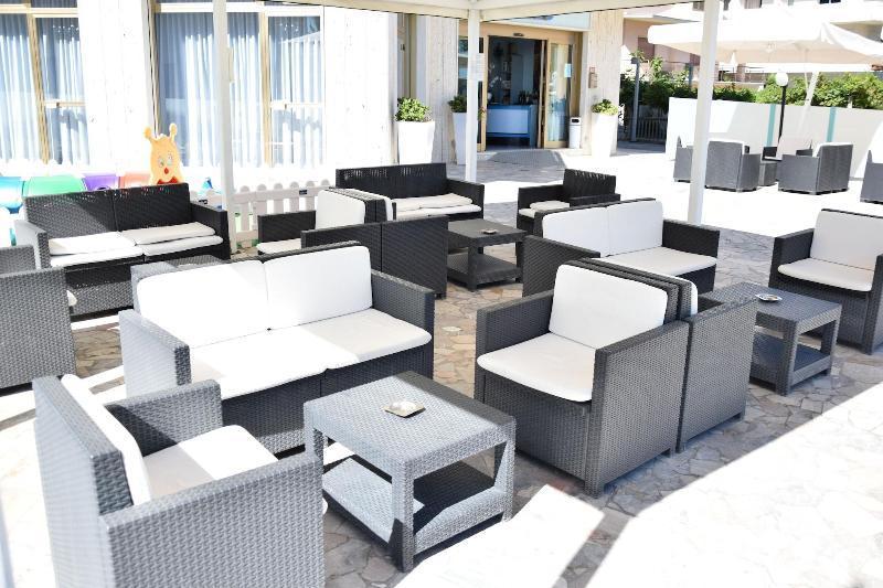 Hotel Petite Fleur Alba Adriatica Εξωτερικό φωτογραφία