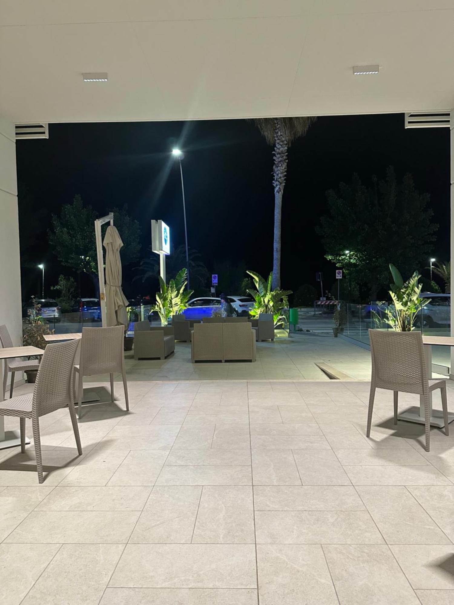 Hotel Petite Fleur Alba Adriatica Εξωτερικό φωτογραφία