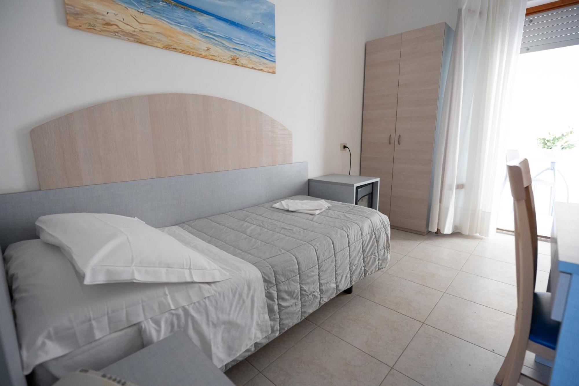 Hotel Petite Fleur Alba Adriatica Εξωτερικό φωτογραφία