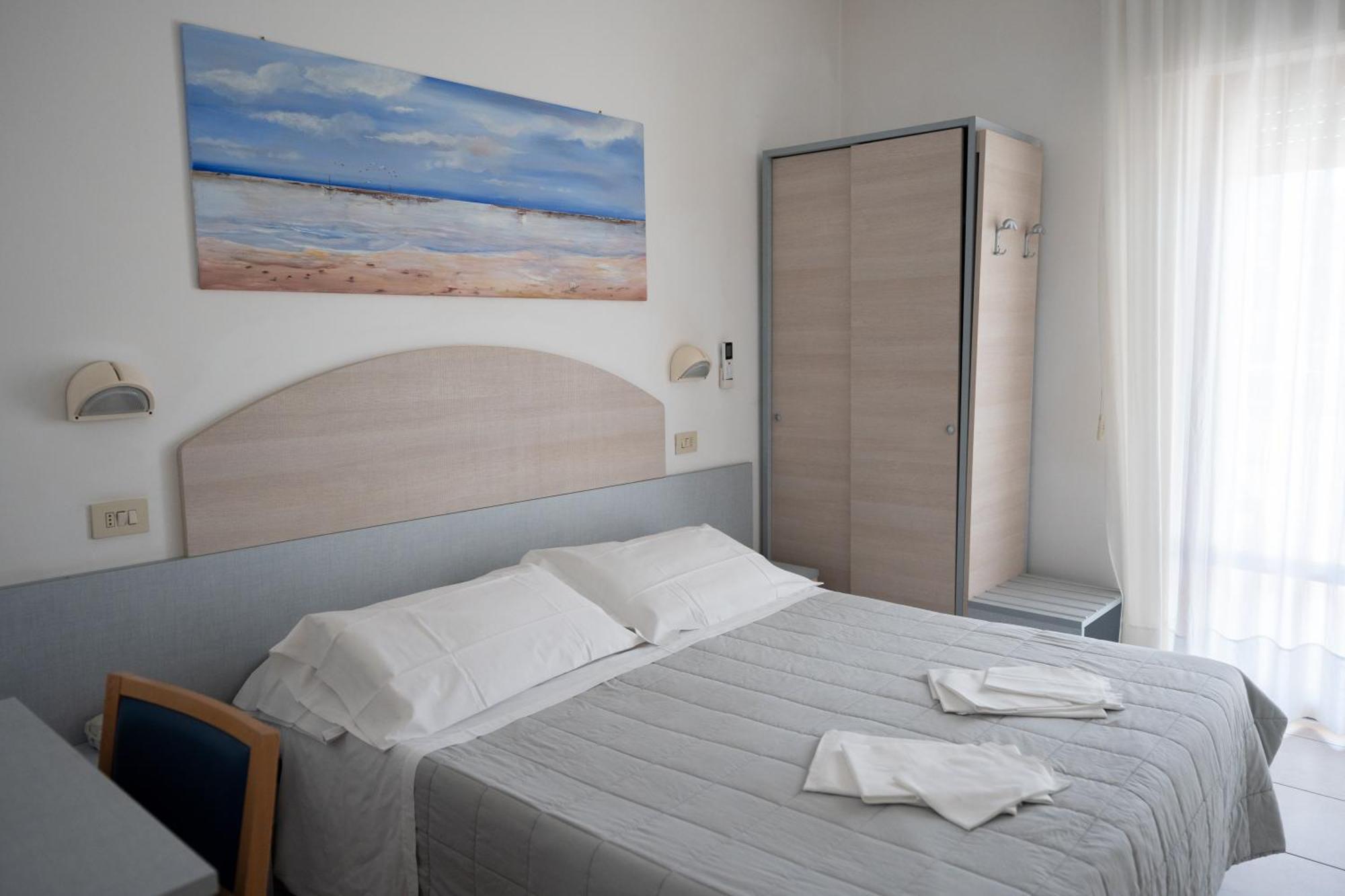 Hotel Petite Fleur Alba Adriatica Εξωτερικό φωτογραφία