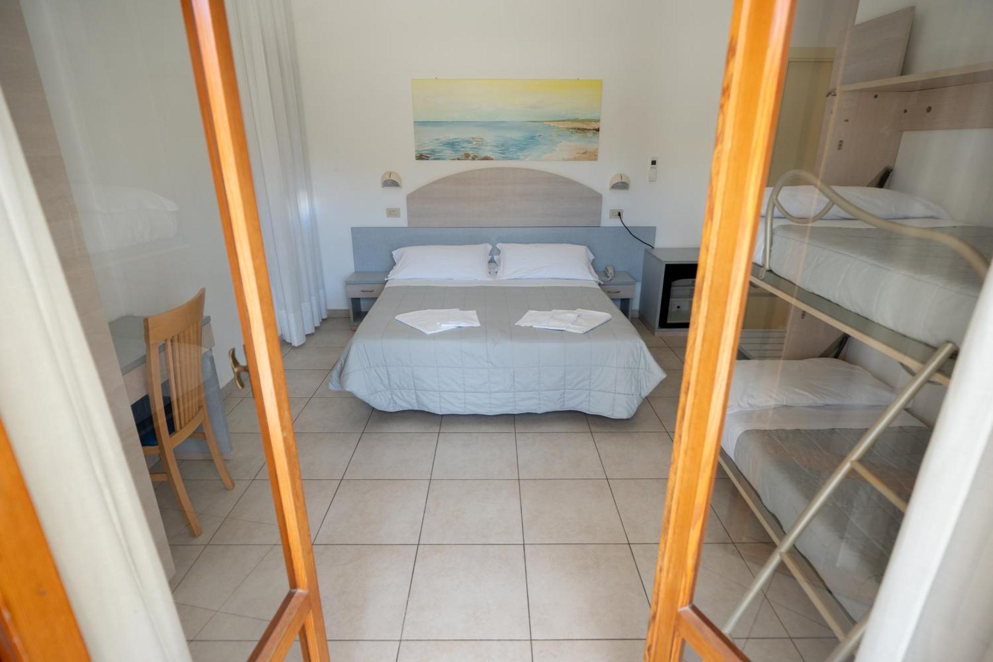 Hotel Petite Fleur Alba Adriatica Εξωτερικό φωτογραφία