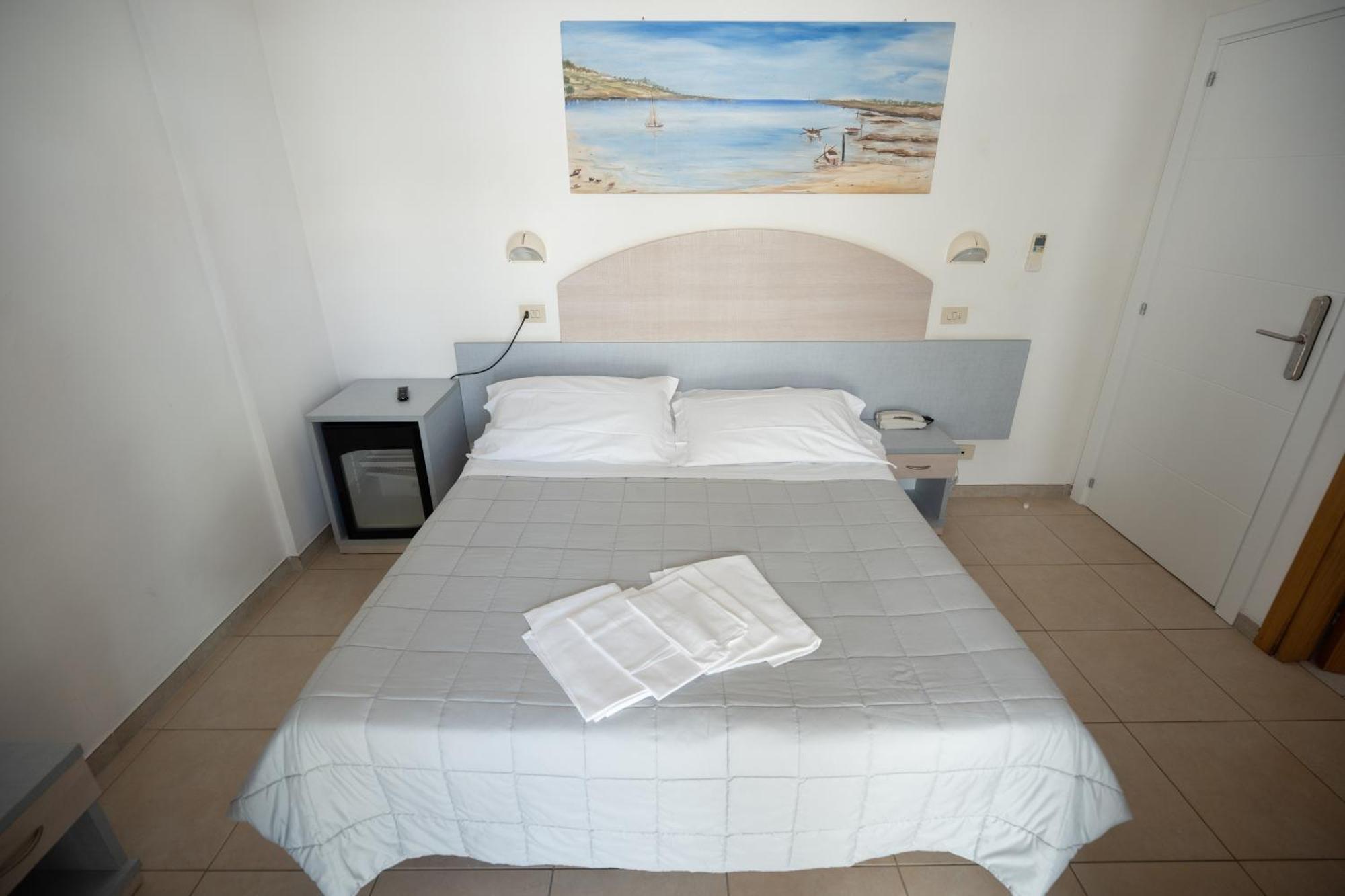 Hotel Petite Fleur Alba Adriatica Εξωτερικό φωτογραφία