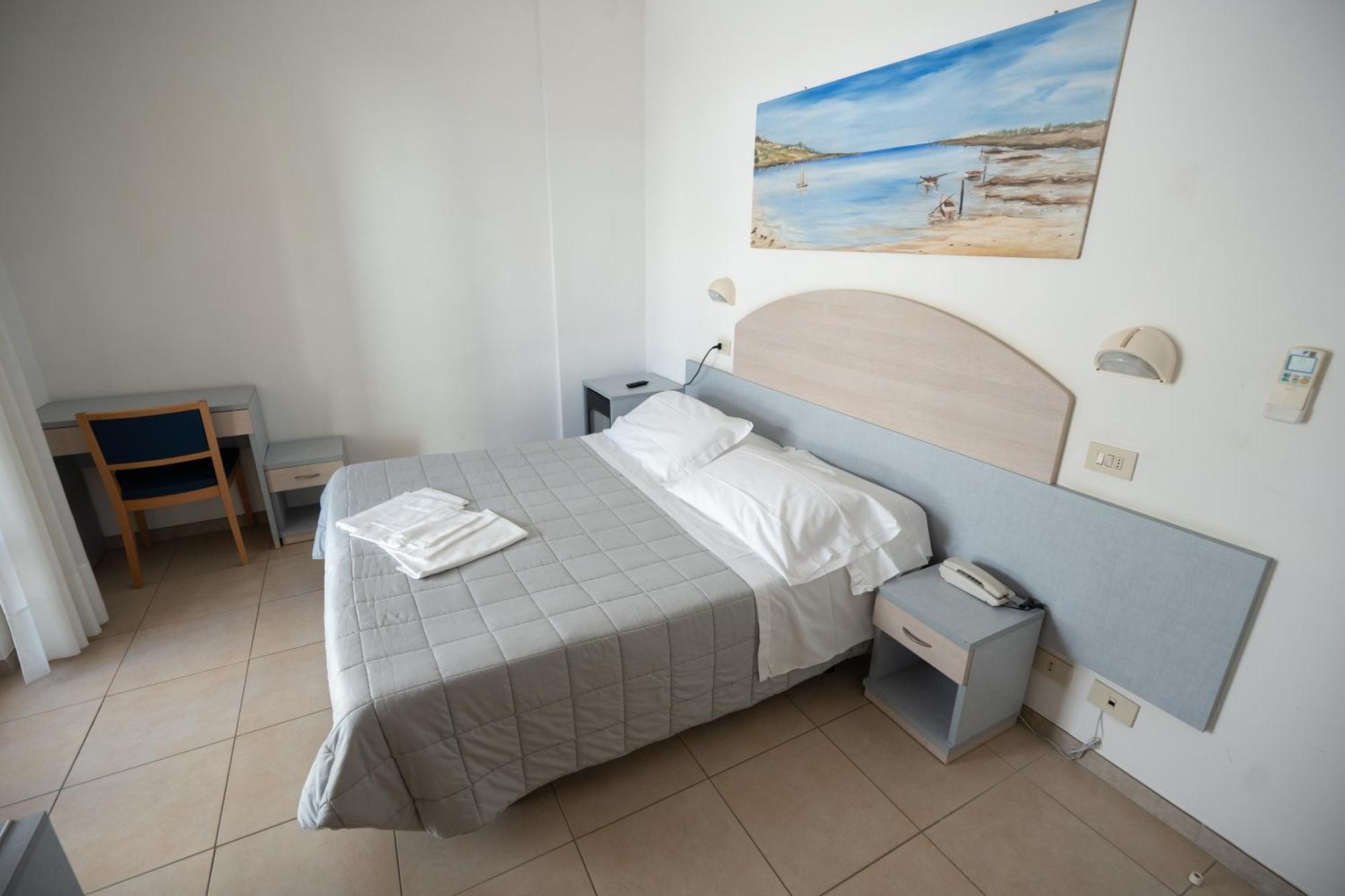 Hotel Petite Fleur Alba Adriatica Εξωτερικό φωτογραφία