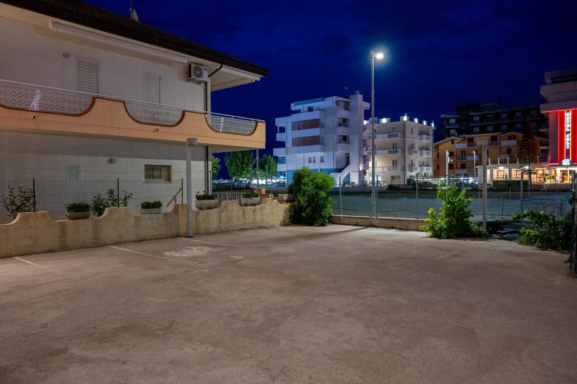 Hotel Petite Fleur Alba Adriatica Εξωτερικό φωτογραφία