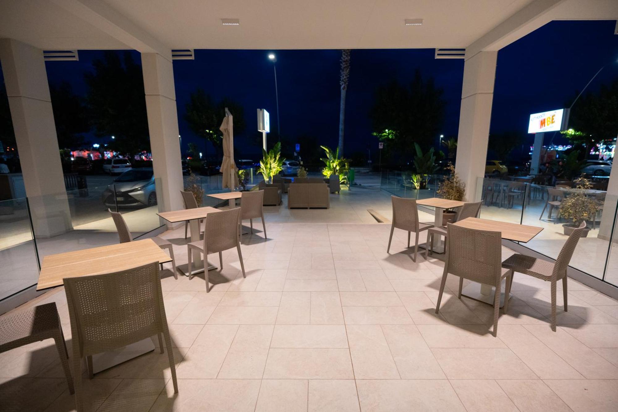Hotel Petite Fleur Alba Adriatica Εξωτερικό φωτογραφία