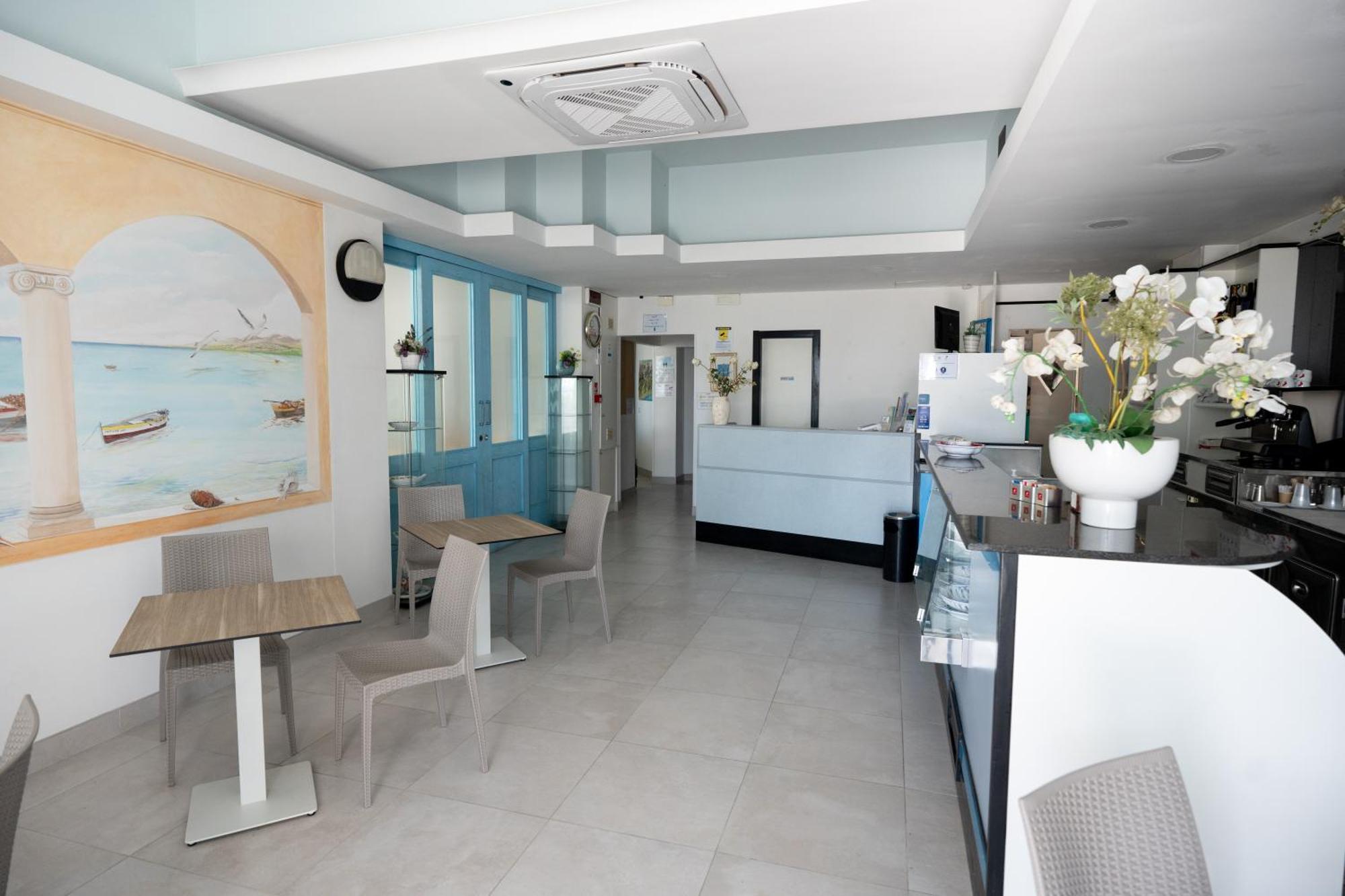 Hotel Petite Fleur Alba Adriatica Εξωτερικό φωτογραφία